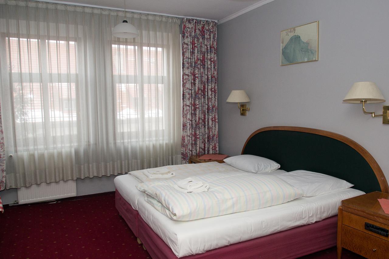 Hotel Karkonosze Kamienna Gora Exterior foto