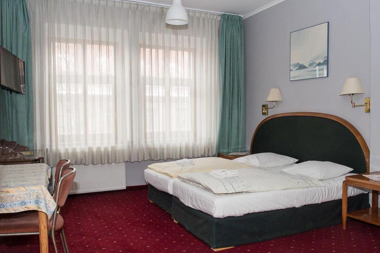 Hotel Karkonosze Kamienna Gora Exterior foto